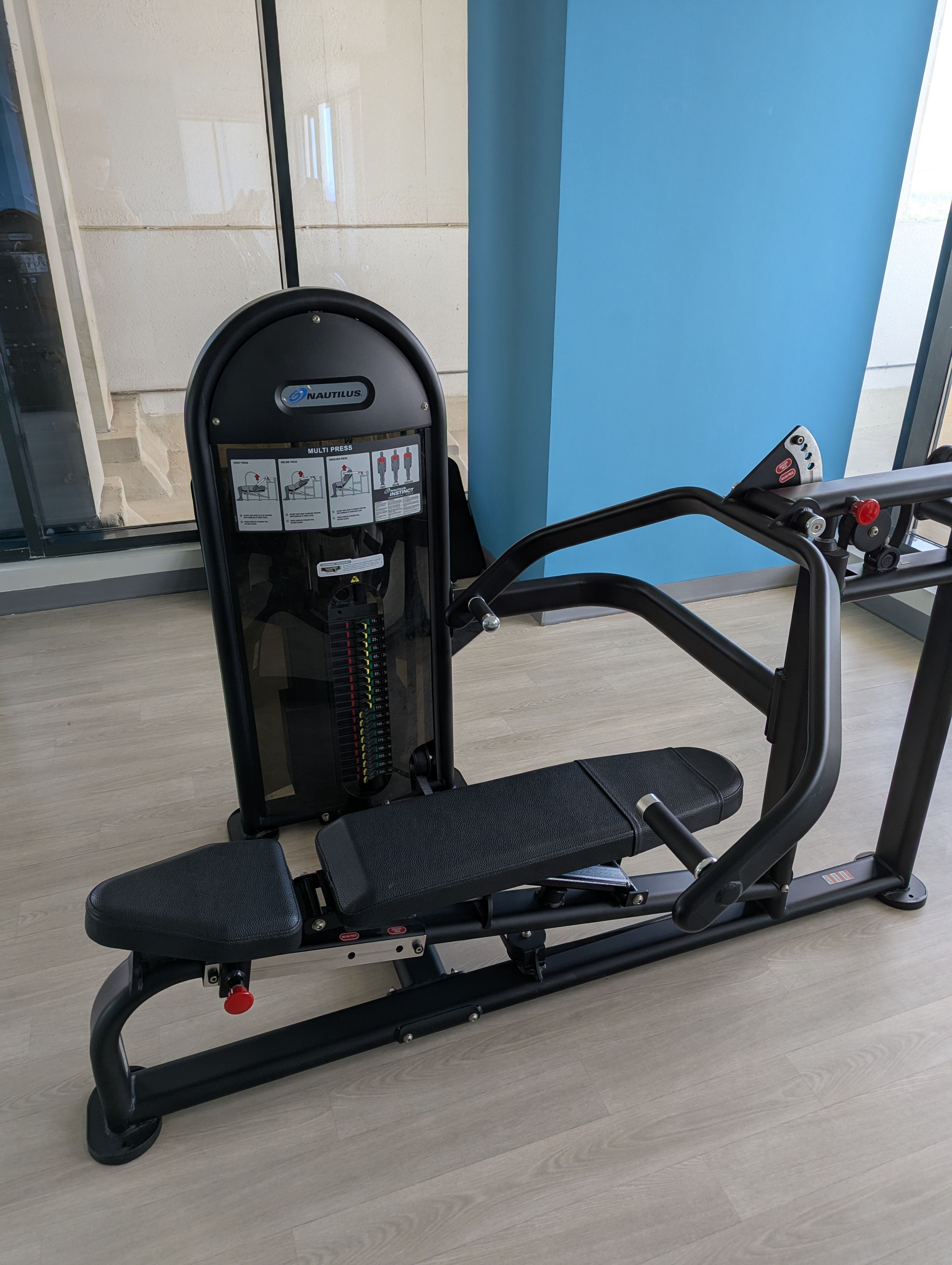 Chest press machine